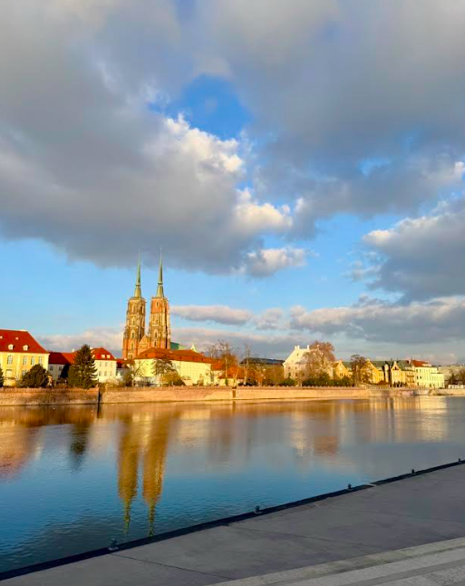 Wrocław’s favourite partner cards friendly yoga studios (with MultiSport & Medicover)